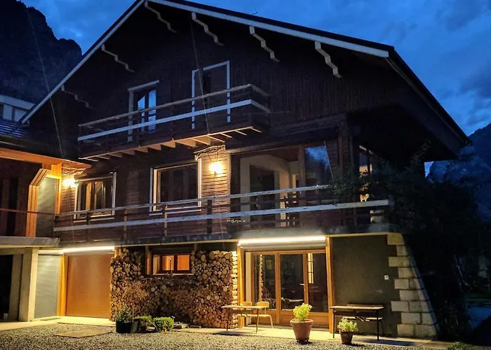 Chalet Les Cols - Chambres avec terrasse&jardin - proche de la nouvelle gare